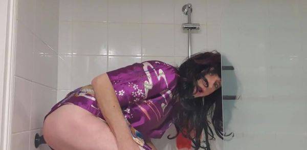 Play in bathroom - 365vids.one-trannyfans.net - France on ashemalesex.com